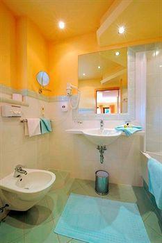 Rosa Canina Superior Hotel 3*