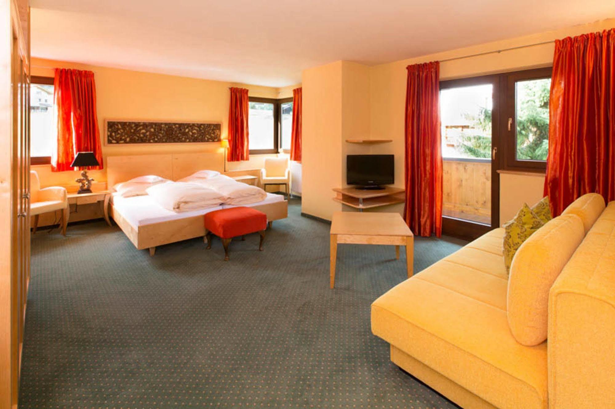 Rosa Canina Superior Hotel
