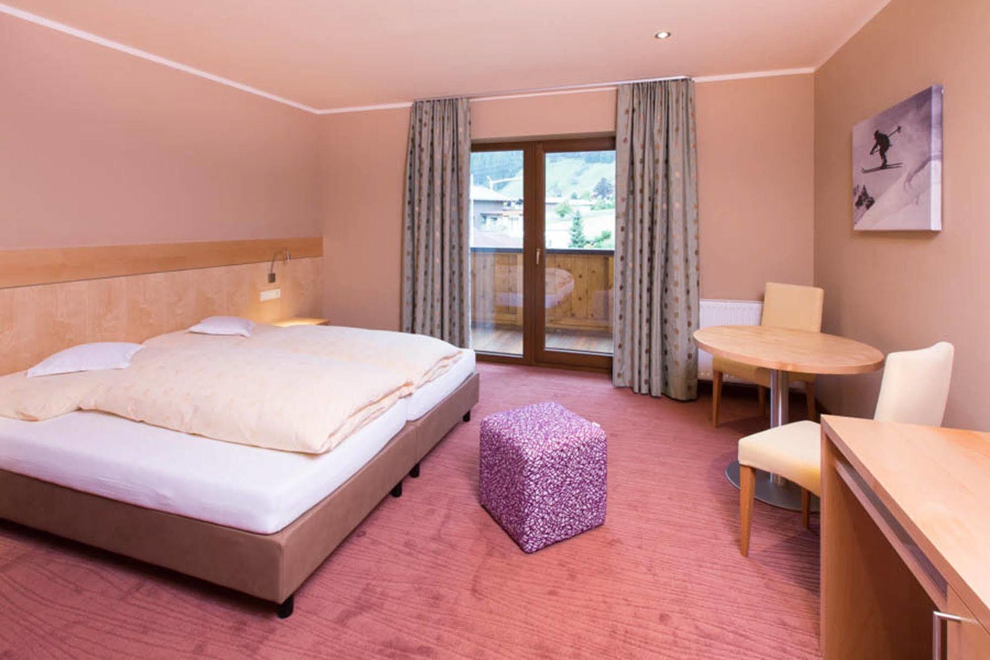 Rosa Canina Superior Hotel 3*
